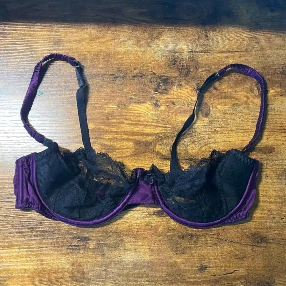 NEVER WORN! Black/Purple lace bra (36B)
